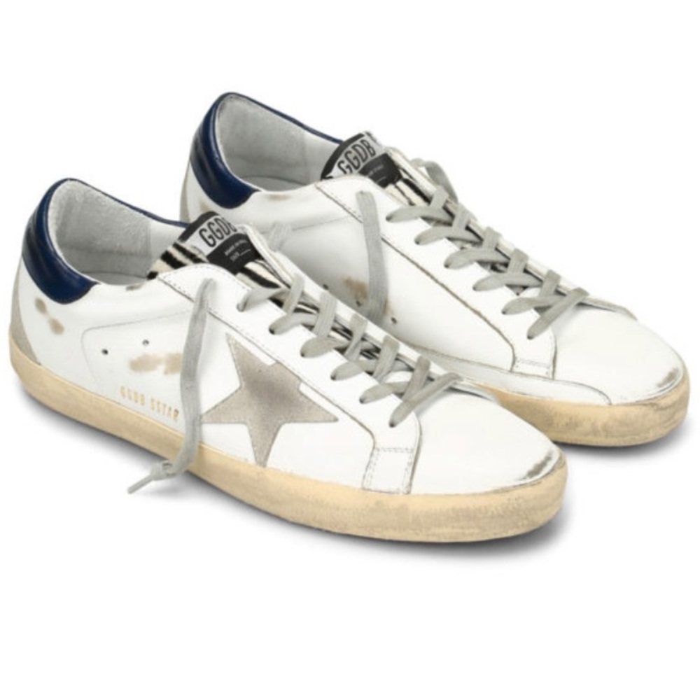 Well loved Golden Goose low top sneakers.
Women’s size 40